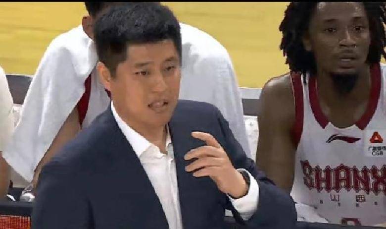 开云体育-荷甲倒计时，新疆广汇今晨内部沟通，细节引发关注，话题不断，年轻球员得到机会的简单介绍